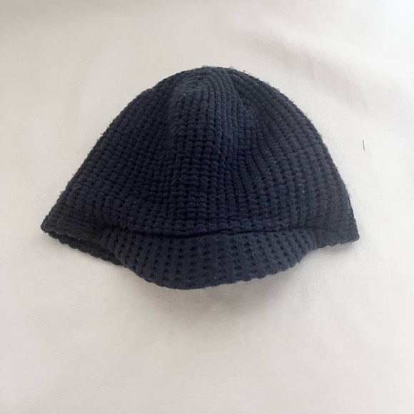 Dakine navy wool knit with little visor beanie hat - Picture 2 of 3